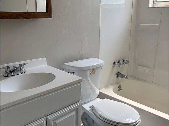 4th image of 321 Johnson Ave APT 1A