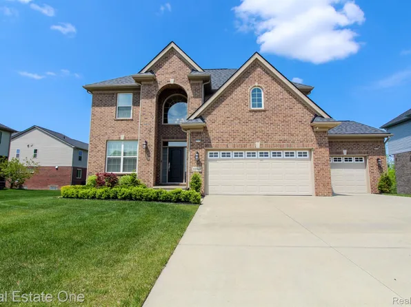 50944 Sevilla Cir, Novi, MI 48374