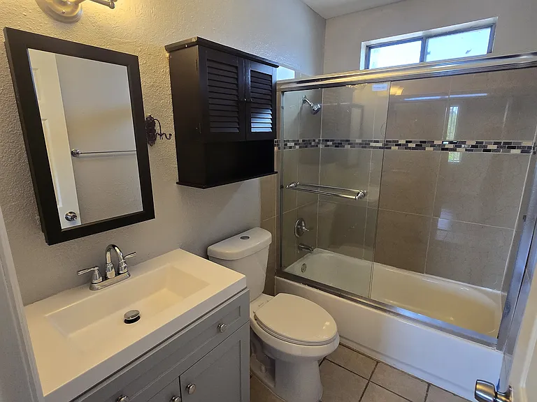 1807 E Hedrick Dr — Photo 2