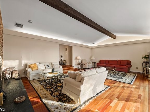 4th image of 8 Brush Hill Rd