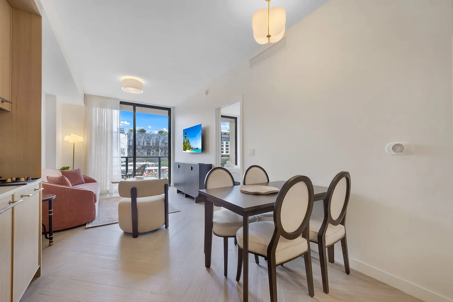 1 bed, 1.0 bath, 635 sqft, $2,466 — Photo 4