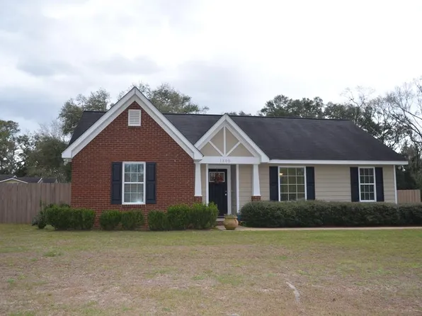 1300 Ogerita St, Bainbridge, GA 39817