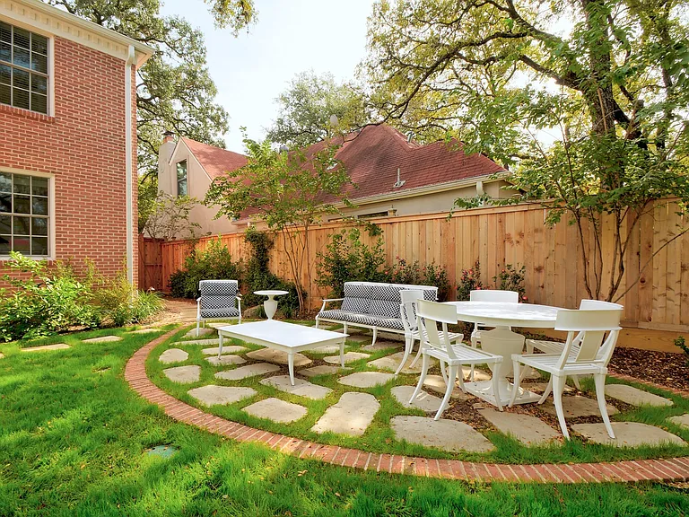 2832 San Gabriel St — Photo 27