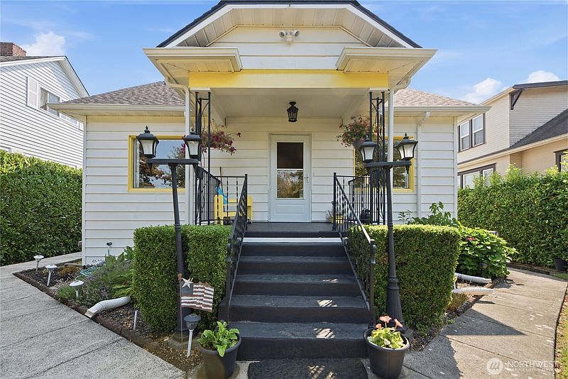 3rd image of 1515 Lombard Avenue