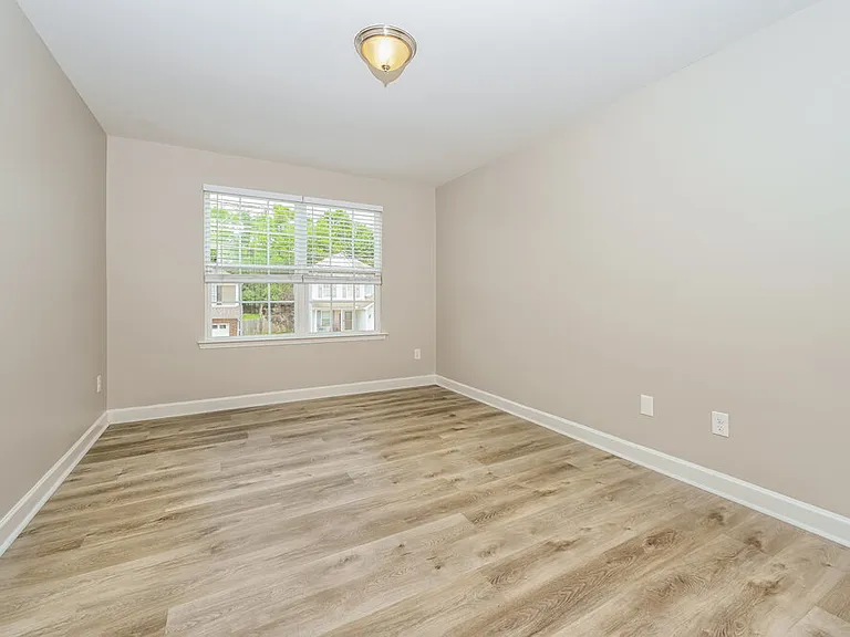 8809 Cressent Glen Ct — Photo 11