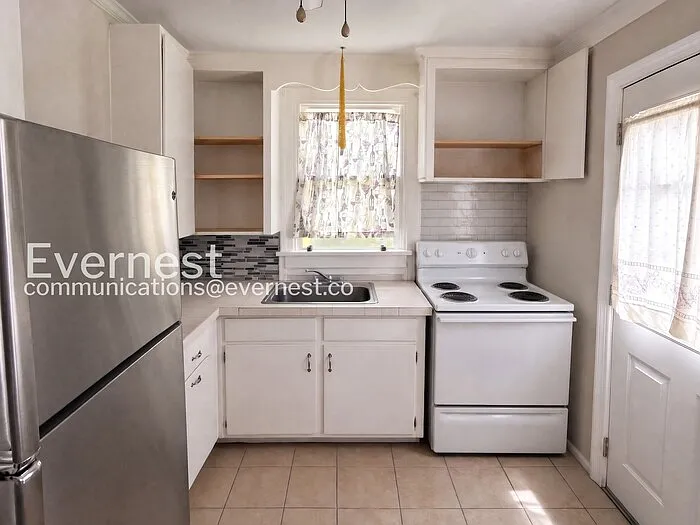 3 bed, 1.5 bath, 1102 sqft, $1,545 — Photo 4