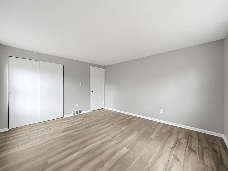 916 Klein Rd — Photo 2