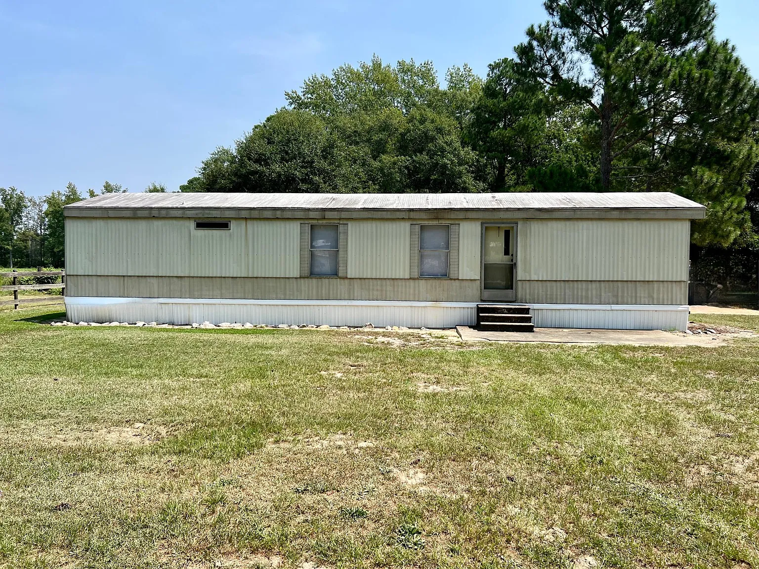 2 bed, $895 — Photo 1