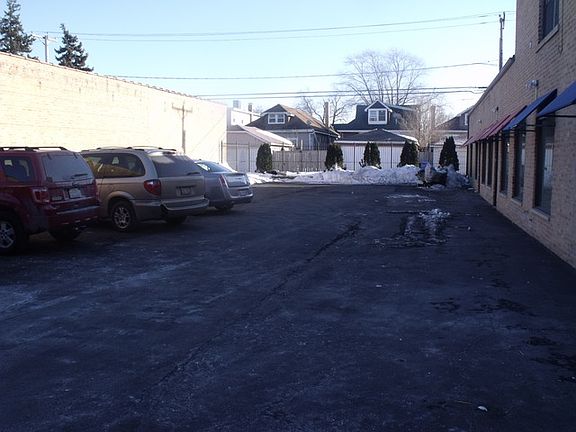 3rd image of 6119 W Belmont Ave