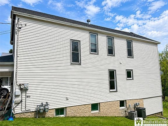 4th image of 141 Prospect St