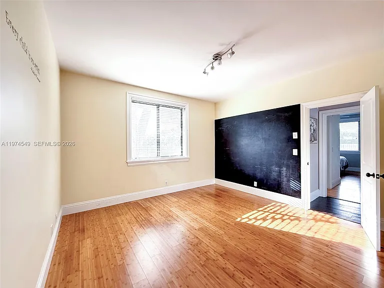 400 Alexandra Cir — Photo 66