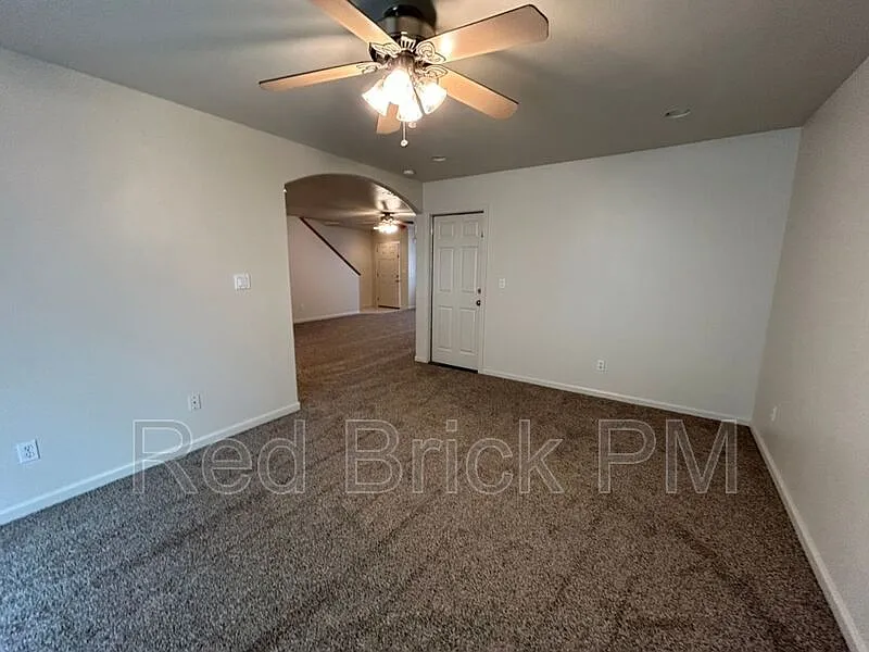 3 bed, 2.5 bath, 1817 sqft, $1,800 — Photo 4