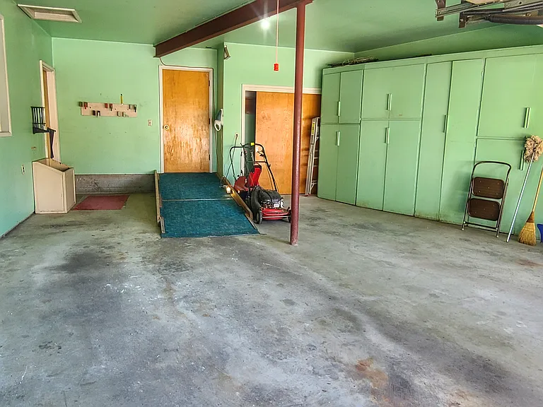 1109 Birch St — Photo 18