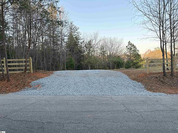 4th image of 829 Bramlett Rd