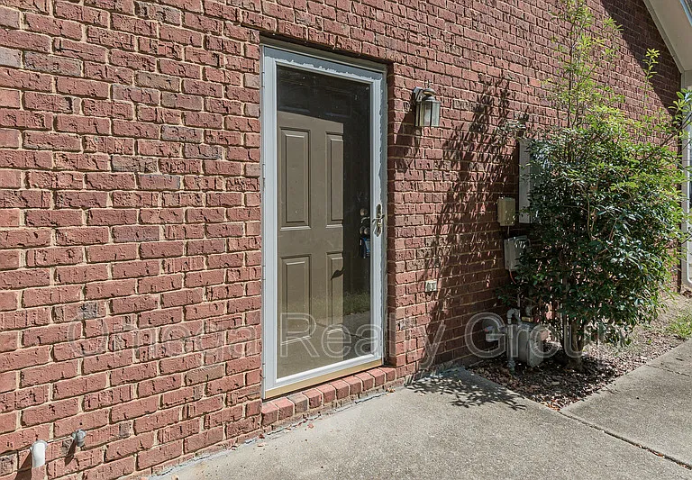 570 Treymoor Lake Cir — Photo 3