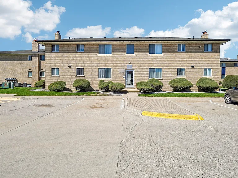 Rivercrest Apartments — Photo 93