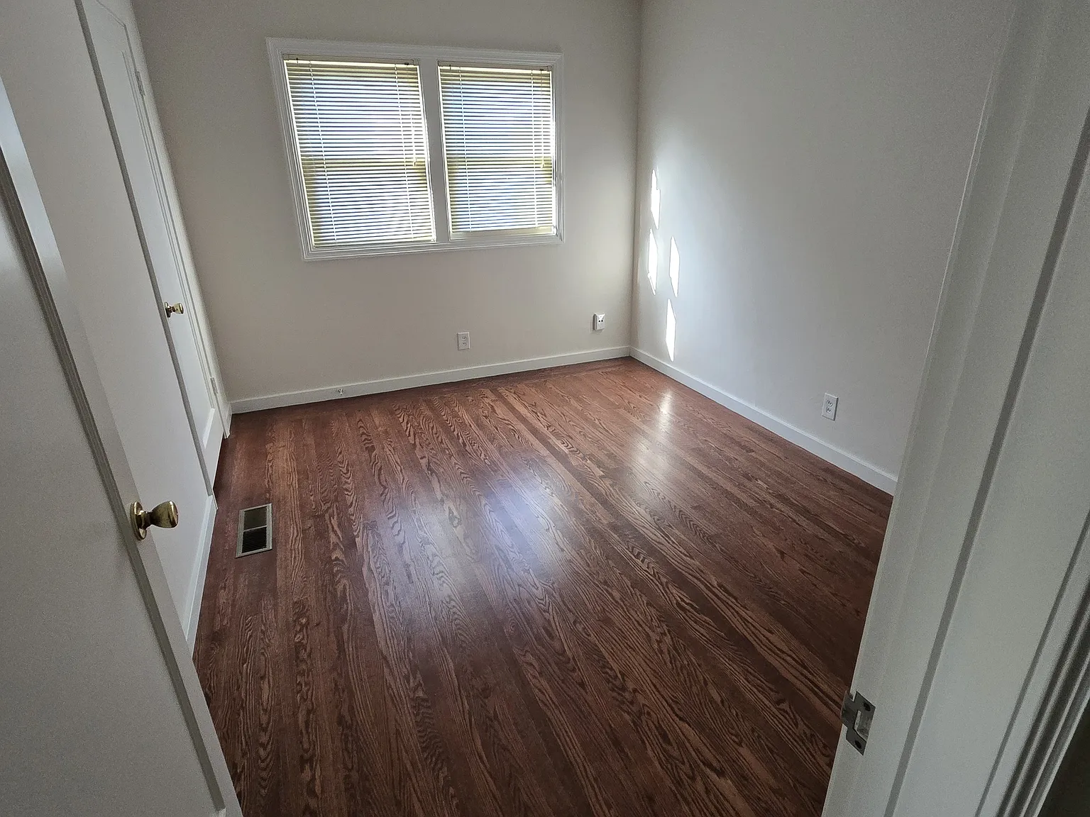 3 bed, 1325 sqft, $3,800 — Photo 3