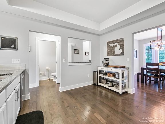 5th image of 2526 W Liberty St