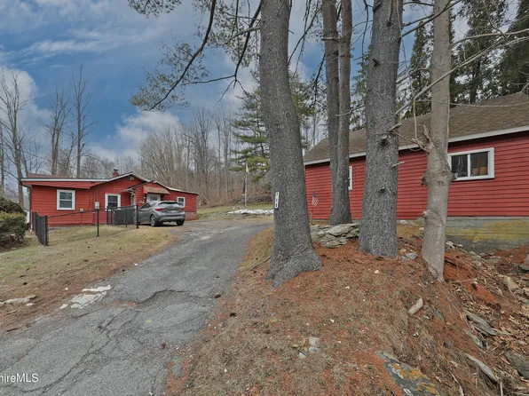 735 Cape St, Lee, MA 01238
