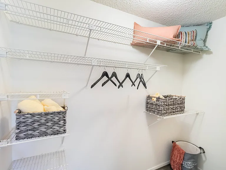 Chaparral Apartments — Photo 31