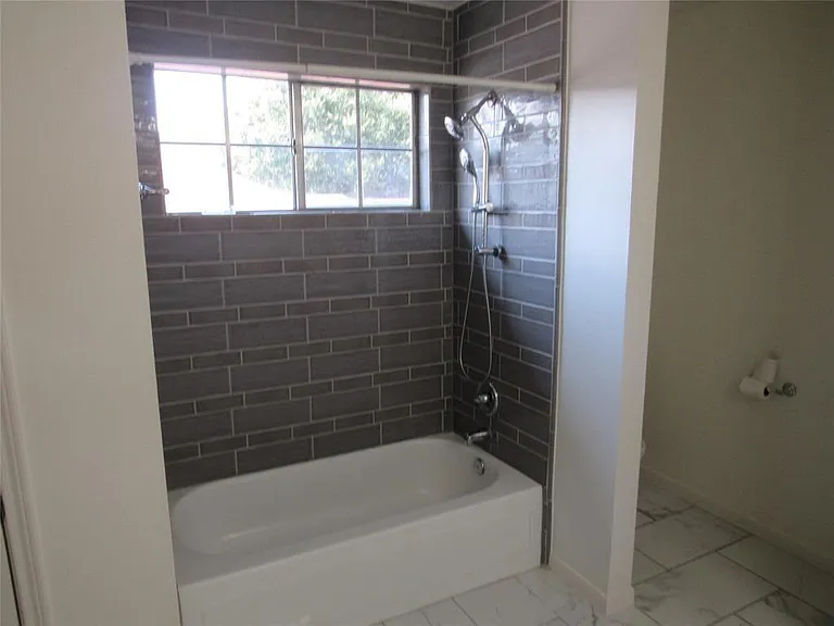 18822 Timber Way Dr — Photo 12