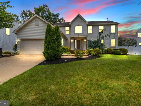 8 High Woods Ave, Sicklerville, NJ 08081