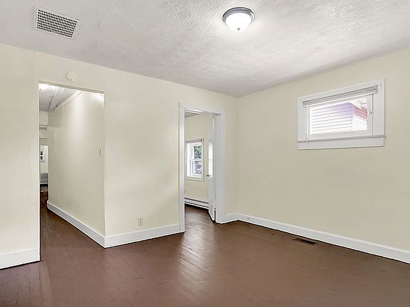 3rd image of 1418 N Kealing Ave