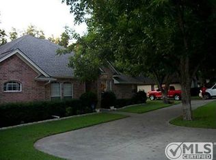 9008 Green Leaves Dr, Granbury, TX 76049