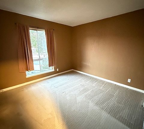 3rd image of 466 Crescent St APT 315