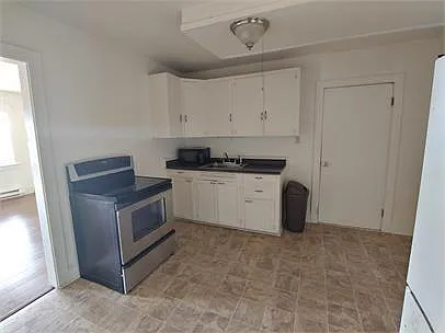 140 W Strasburg Rd — Photo 2