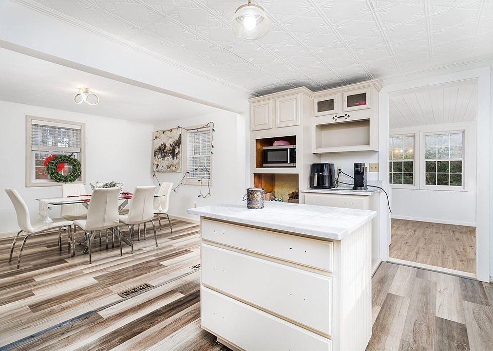 1st image of 28 Holly Dr