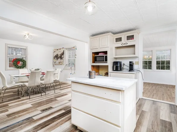 28 Holly Dr, Gardner, MA 01440