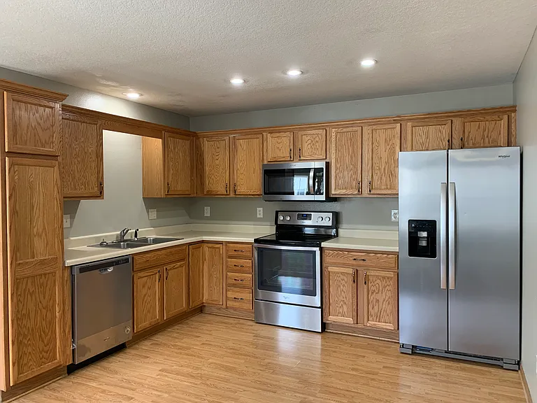 1145 SE Village View Ln — Photo 4