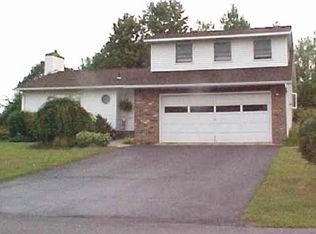 5 Henry Dr, Auburn, NY 13021