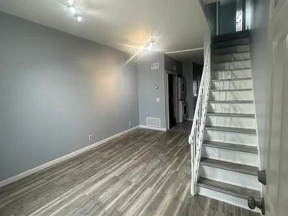 4th image of 112 Yale Ave
