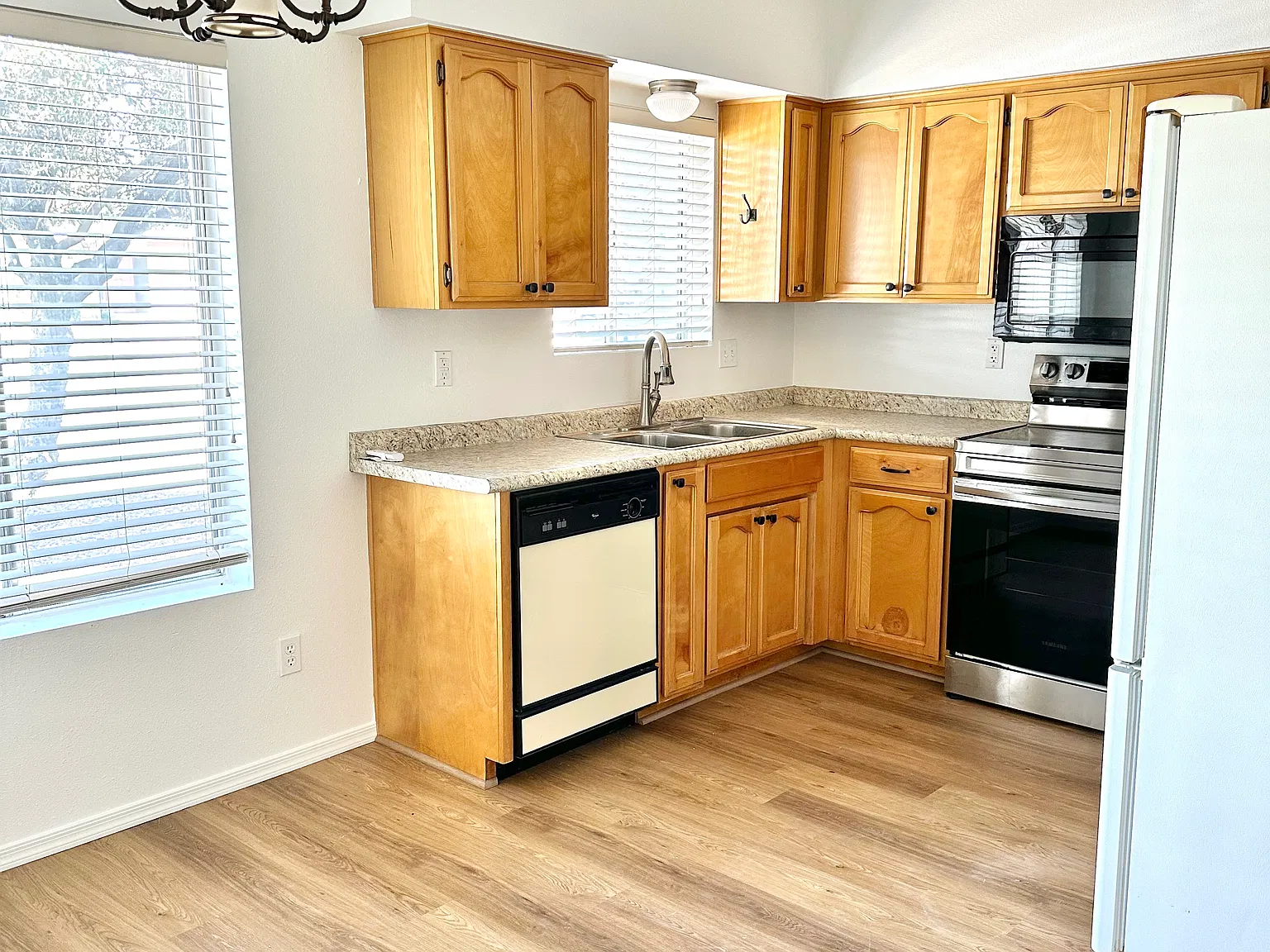 7634 E Turnquist St — Photo 3