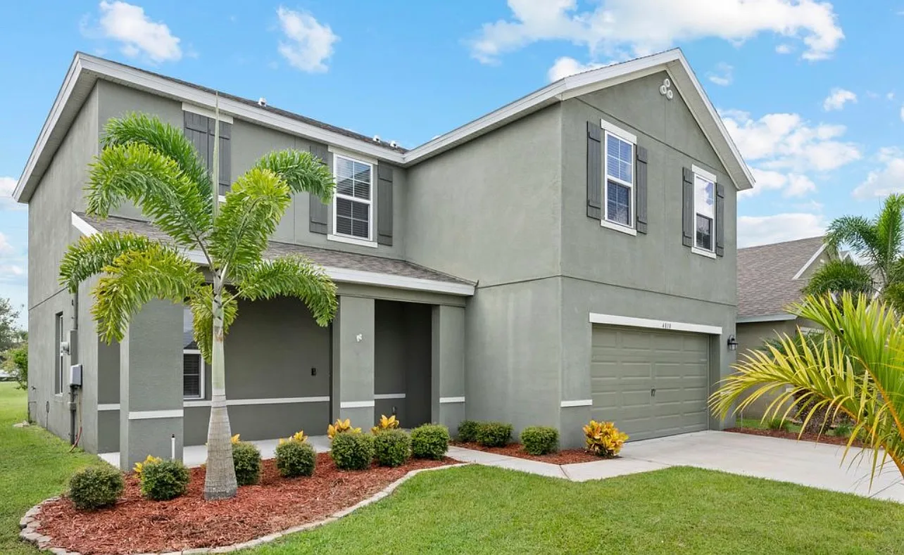 4 bed, 2350 sqft, $3,100 — Photo 1