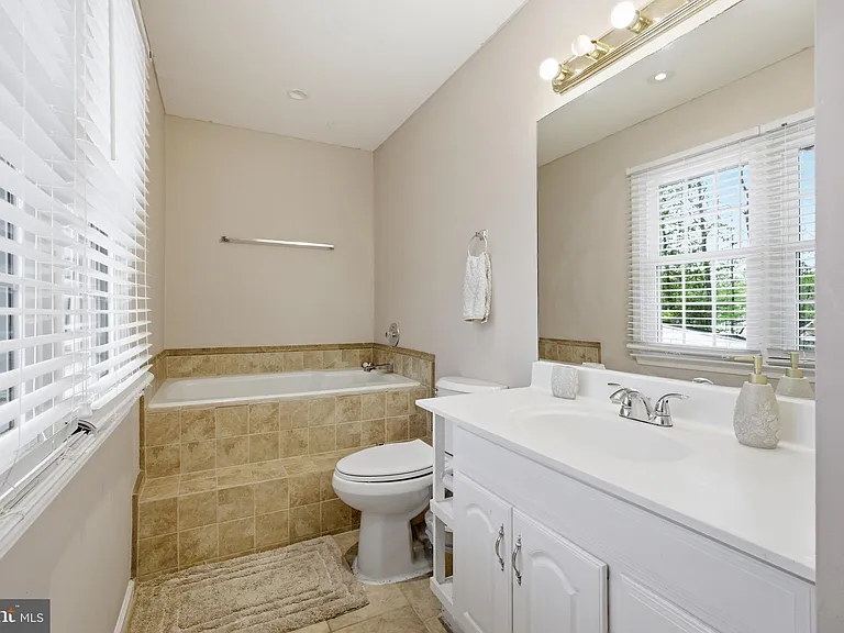 8664 Pohick Forest Ct — Photo 27