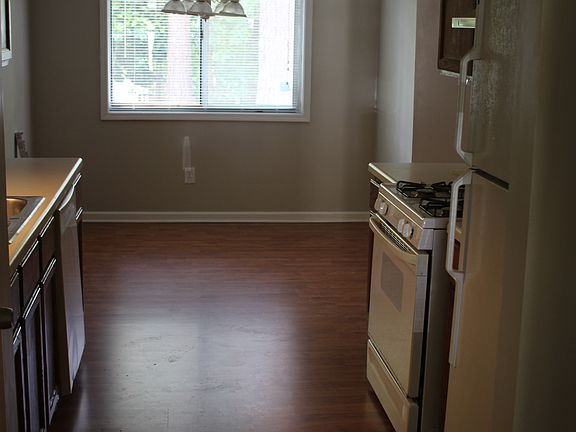 4th image of 1234 Luther Way