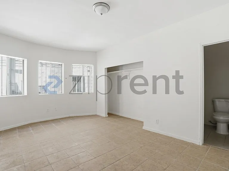1513 W 12th Pl #4 — Photo 5