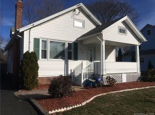 11 Village St, North Haven, CT 06473