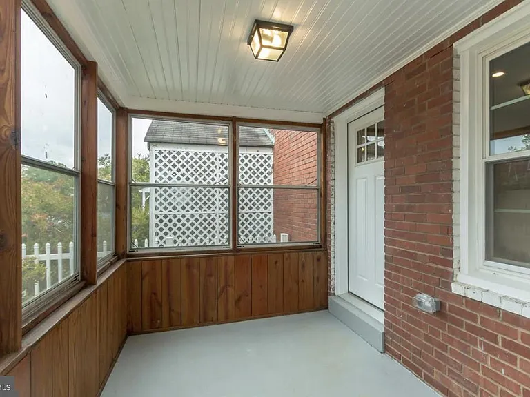 308 S Veitch St — Photo 23