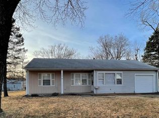 2409 SW James St, Topeka, KS 66614