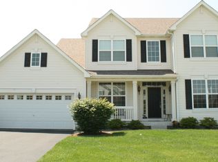 182 Charleston Ln, Gilberts, IL 60136