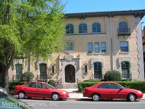 3rd image of 1108 W Franklin St #211
