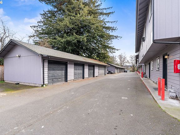 4th image of 2447 Roosevelt Blvd