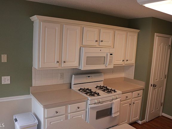 5th image of 31 Mosswood Trl
