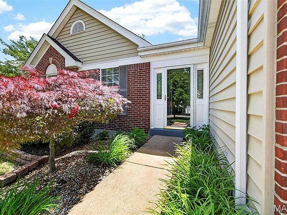 5th image of 385 Birchwood Crossing Ln