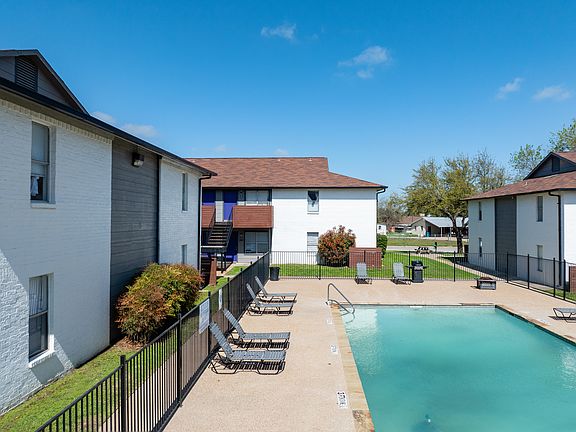 2nd image of 100 Bluebonnet St #104