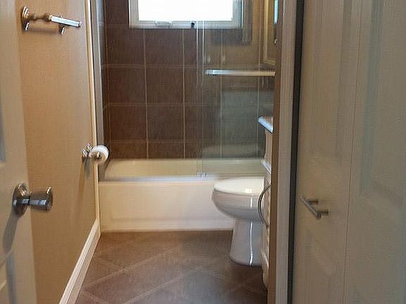 3rd image of 2570 Lakeshore Dr